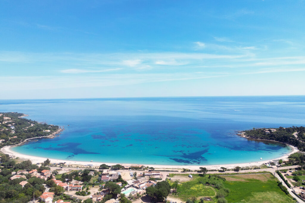 plage-eaux-turquoise-favone-corse